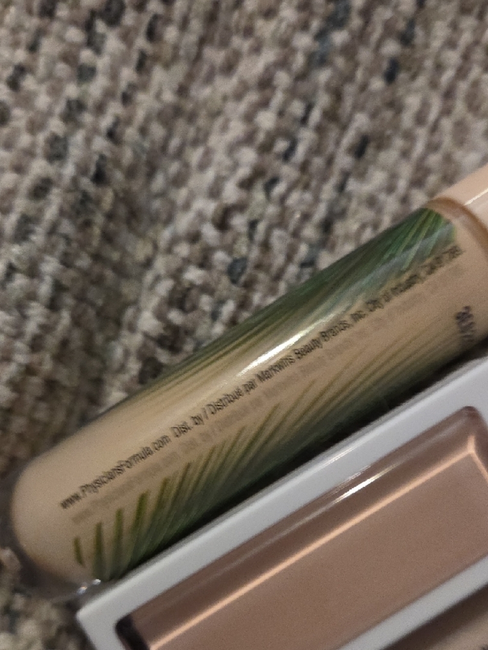 Assorted Beige Concealer Trio – - Picture 3 of 3